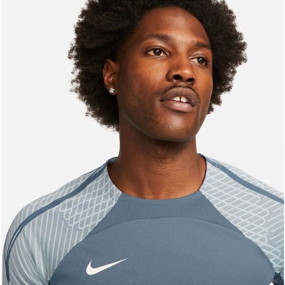 Nike Strike Men's Dri-FIT Short-Sleeve Soccer Top - Picture 3 of 4